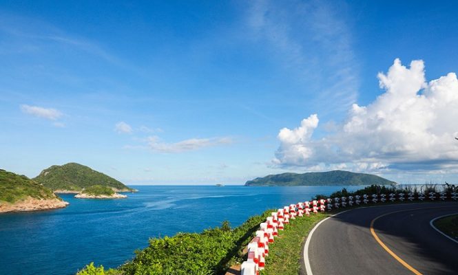 Đường ven biển Cát Bà Việt Nam vào mùa thu 2022