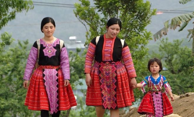 Trang phục của người phụ nữ H'Mông